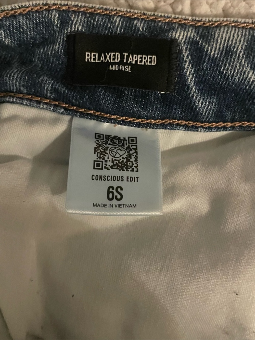 Express Relaxed Tapered Mid Rise Jeans - Picture 2 of 4